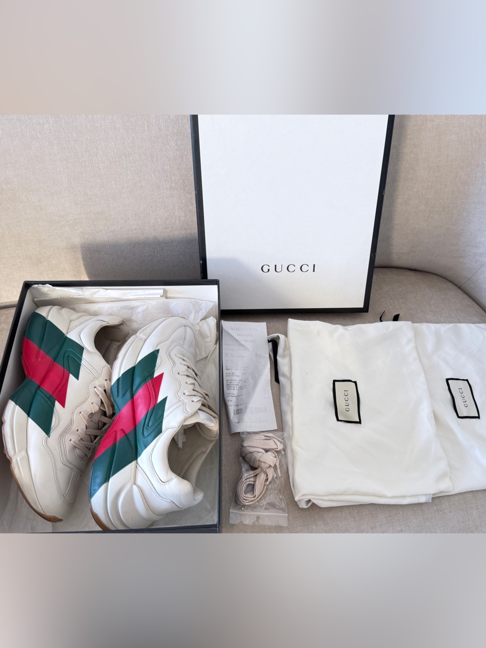 Gucci Men stack logo trainer leather sz10 authentic like new